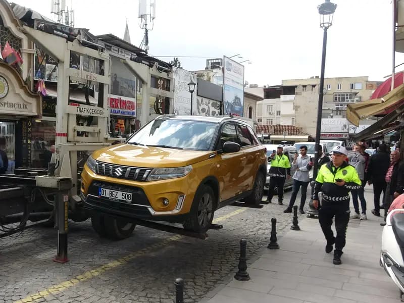 Adana'da Park Yasağına Uymayan 150 Araç Sahibi Cezalandırıldı