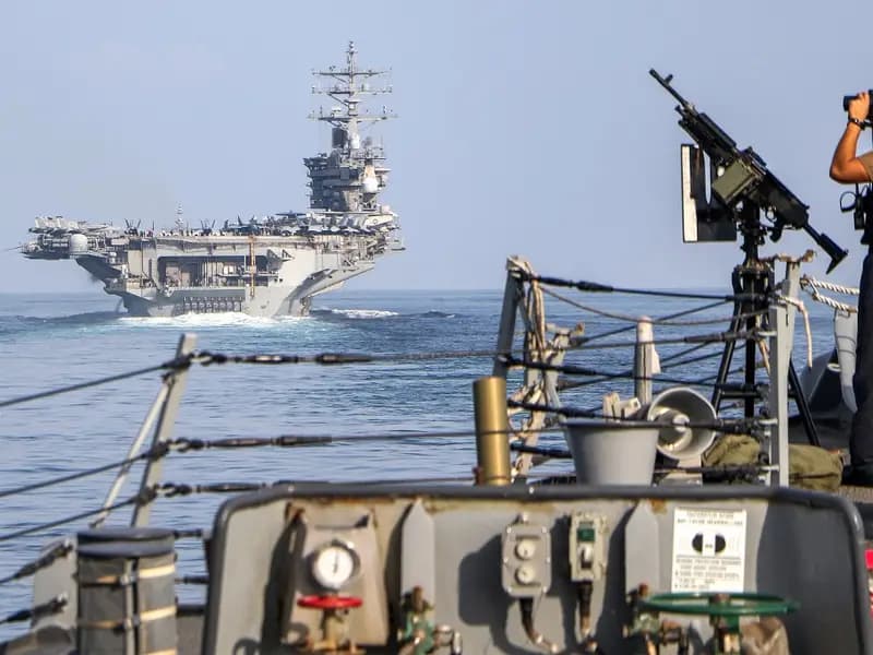 Hürmüz Boğazı Tehdidi: İran ve ABD Arasındaki Gerilim Tırmanıyor