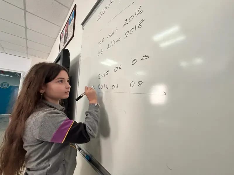 10 Yaşındaki Lina Saka, Uluslararası Matematikte Zirveye Çıktı