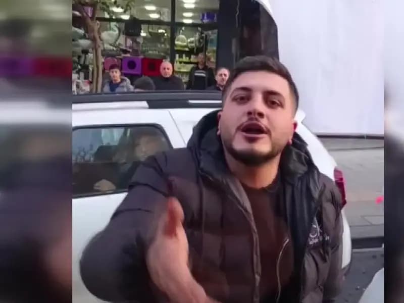 İstanbul'da Yol Verme Anlaşmazlığı: Otobüs Camı Kırıldı