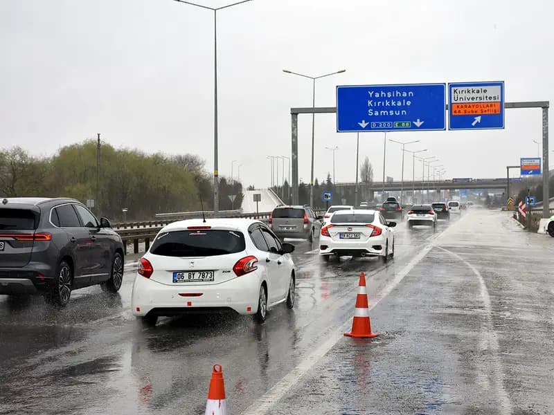 Bayramda Kırıkkale'de 43 İl Arasında Trafik Sıkışıklığı
