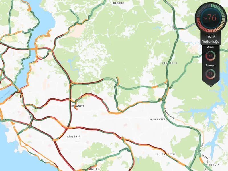 İstanbul'da Bayramda Yağmur Trafiği Felç Etti