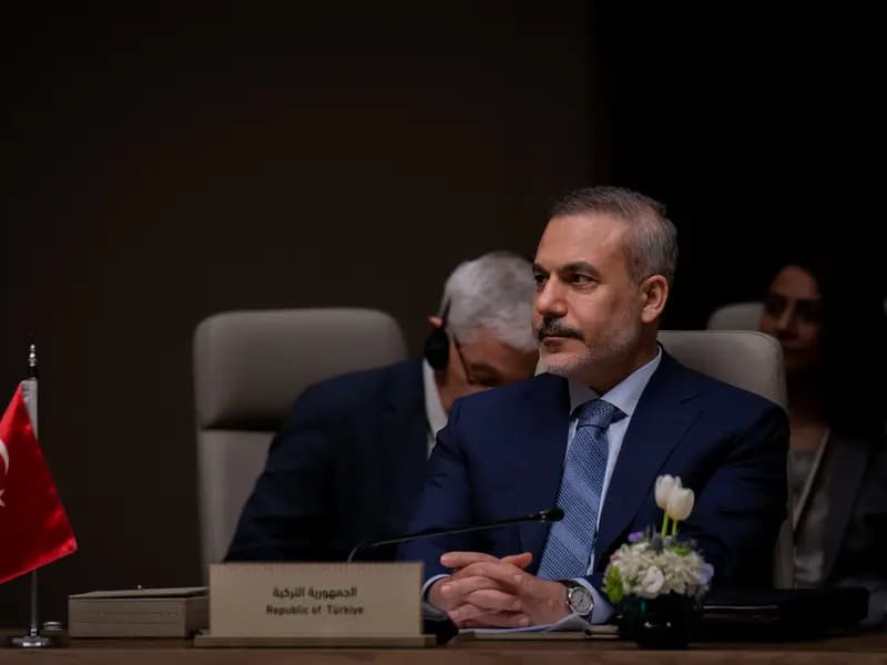 Riyad'daki Bakanlar Zirvesinde Füze Alarmı Gerginliği