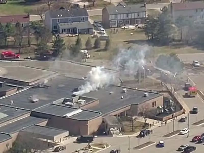 Michigan'da Sinagoga Otomobille Giriş Yapan Şüpheli Saldırdı