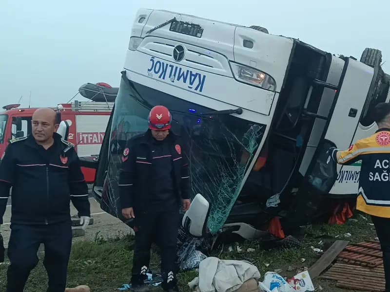 Adana'da Yolcu Otobüsü Kazası: Can Kaybı ve Yaralılar Var
