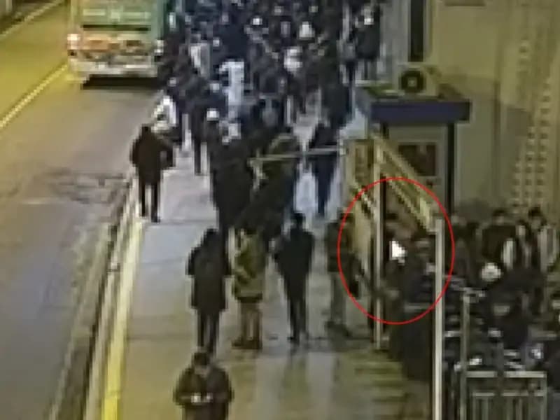 Zincirlikuyu Metrobüs Durağı'nda Telefon Hırsızlığı Çözüldü