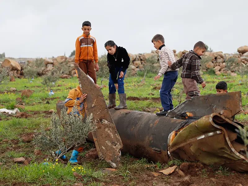 İran'ın İsrail'e Yönlendirdiği Roketin Parçaları Suriye'de Düştü