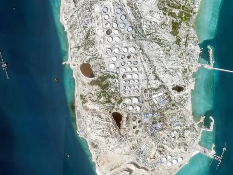 İran, Hark Adası'nda ABD'ye Karşı Savunma Önlemleri Alıyor