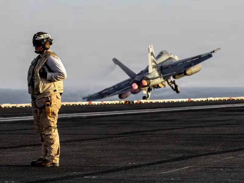 İran'da Düşen Amerikan Uçağının Pilotuna Ulaşma Çabası