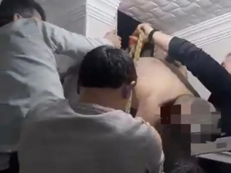 Yozgat'ta Havalandırma Boşluğunda Sıkışan Adam Kurtarıldı