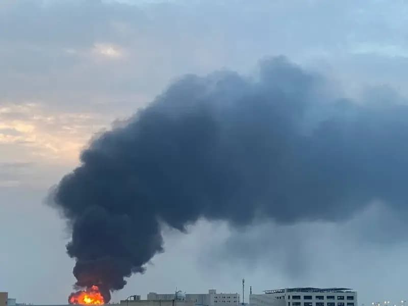 Bahreyn'de İran Saldırıları Sonrası Tesis Yangını Gerçekleşti