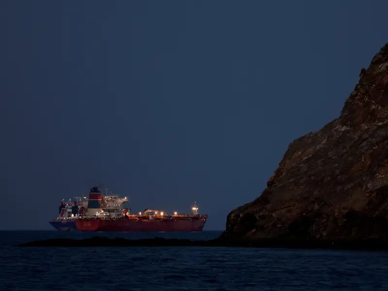 Hürmüz Boğazı'nda Gemi Trafiği Hala Başlamadı, Güvenlik Sorunları Devam Ediyor