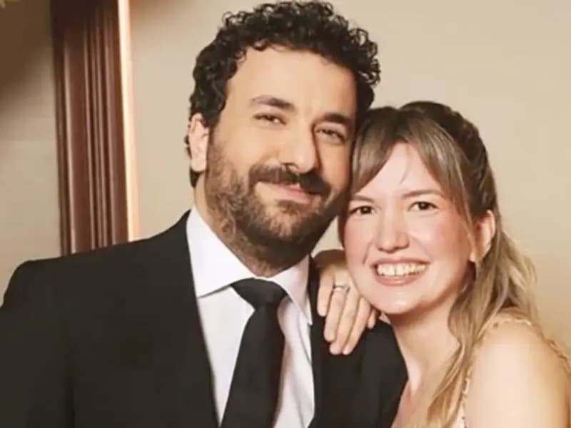 Hasan Can Kaya ve Duygu Karabaş'tan Sıcak Nişan Töreni