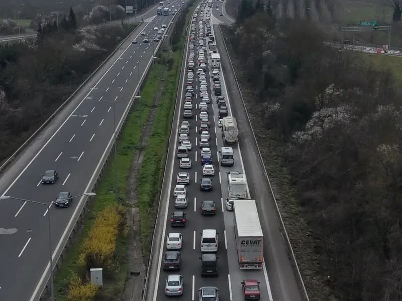 İstanbul’a Dönüşte Trafik Yoğunluğu Artıyor, Dikkat!