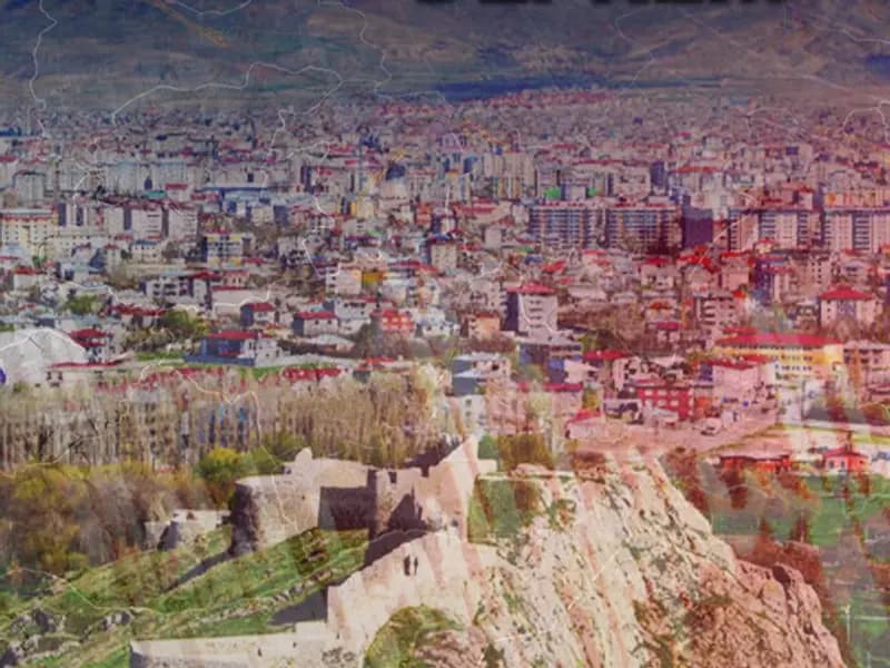 Van'da Şiddetli Deprem: İlk Tepkiler ve Görüntüler Geldi