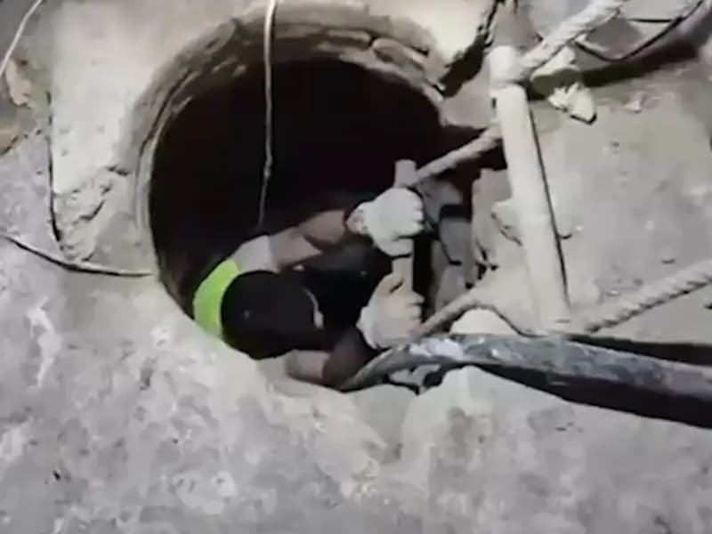 Fatih'te Define Ararken Suçüstü Yakalanan Üç Kişi