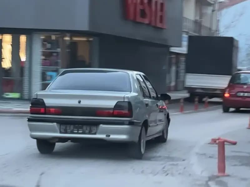 Aksaray'da Alkollü Sürücü Plakalarını Sökerek Kaçmaya Çalıştı